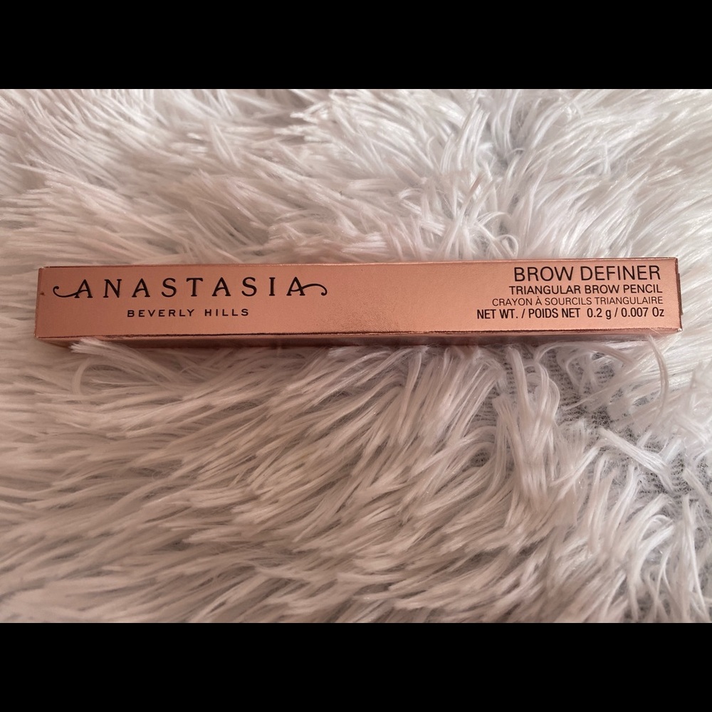 Eye brow definer